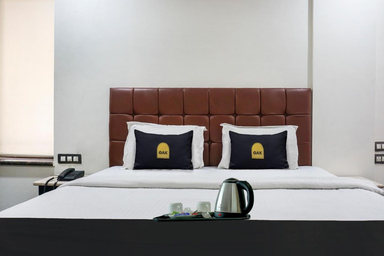 Super Townhouse Oak Sr Hotel Wakad Pune Exterior foto